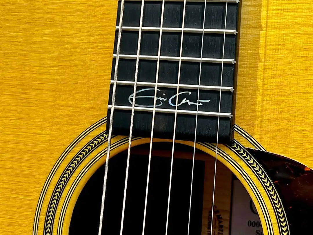 Martin_00028EC_Eric_Clapton_Signature._Based_on_Eric_Clapton_s_iconic_MTV_Unplugged_performance.webp